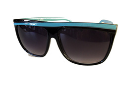 Mustat aurinkolasit sinisellä yksityiskohdalla - Design nr. 843